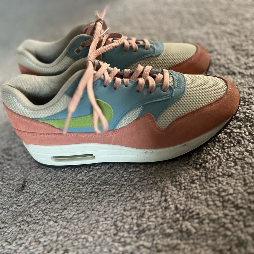 Air Max - Picture 2 of 4